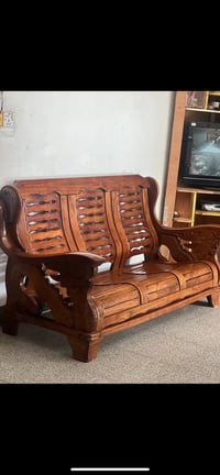 ٧ مقاعد • خشب • دوشمه وردية