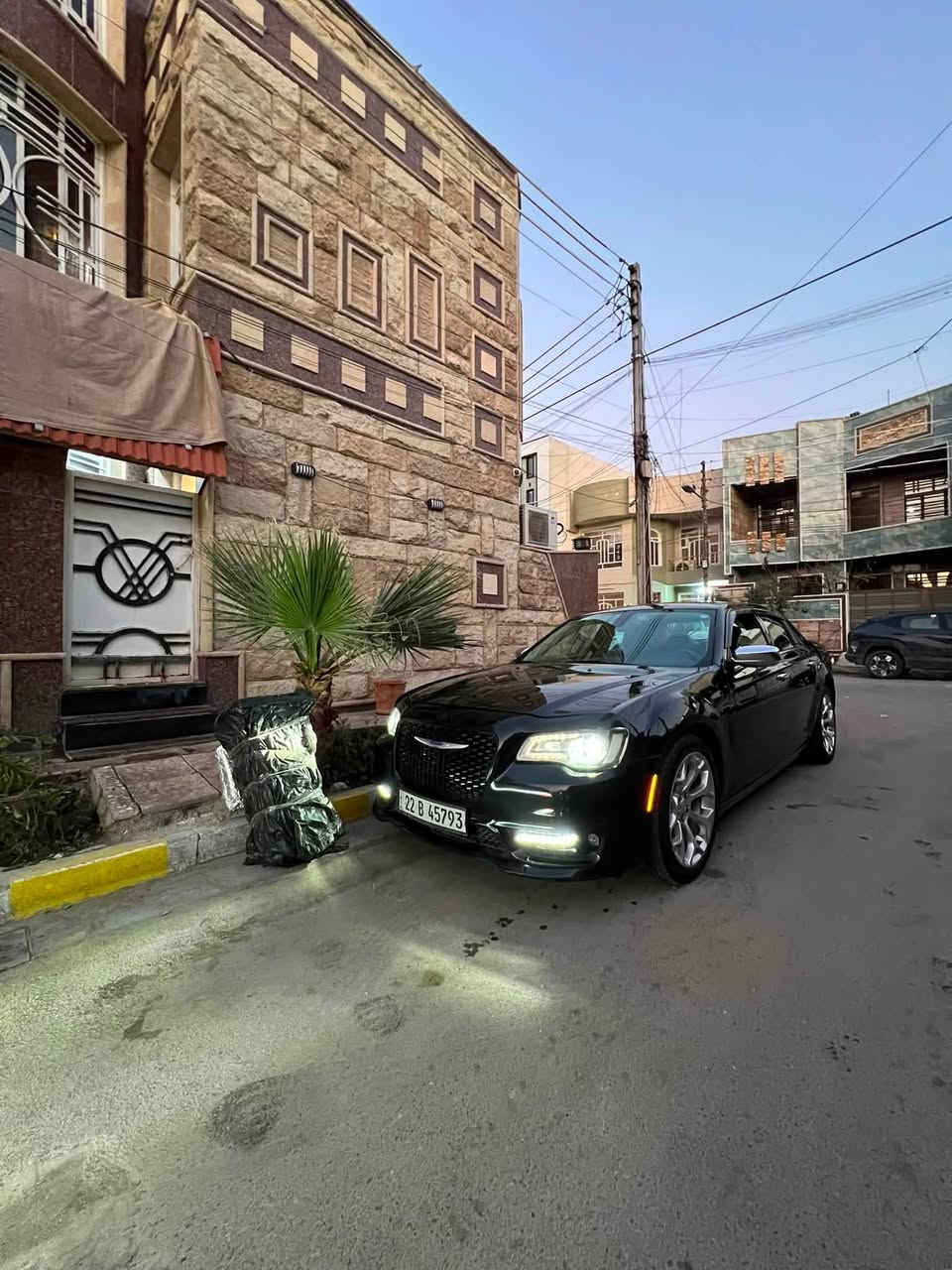 السلام عليكم 
الشايب للبيع او المراوس بجارجر GT او اوباما s🔥

Chrysler 300C 2016 black 

مواصفات السياره✅:
المحرك 3600
الداخل جلد اسود بلادي🖤
تدفئة وتبريد بالكراسي +تدفئة المقود(الستيرن)
حوامل أكواب تدفئة وتبريد
بانورما كاملة🔥
تو ويل المرغوب✅🔥
بردة خلفية🔥
كير طيارة 8نمر🔥
ممشى السياره 210km
تشغيل عن بعد🔥🖤
بجم عريض وكبس🖤
وباقي المواصفات المعروفة سيارة فول مواصفات 
السيارة جاهزة من كل النواحي كير ومحرك بشرط الفحص 
السيارة كندية داخلة كلين تايتل للعراق وهنا صار بيها 
جاملغ امامي وخلفي ثنينهن جهه السايق وحادثهن حيل خفيف 
وبيها بارد خفيف
 بجهه السكن تواصل ويايه وادزلك السونار✅🔥
السيارة على ايدي طالب جامعة وتخبل السياره ومنصوبة وحيل حلوة كلشي مصروف عليها دينار متصرف عليها وبالعافية ع ياخذها🤍
رقم السياره أربيل الجديد وهزه جديده مسويلها وبأسمي التحويل ثاني يوم🔥✅
#سعر الشايب:205وبيها مجال 
للاستفسار متوفر واتساب واتصال دائماً: ***********
