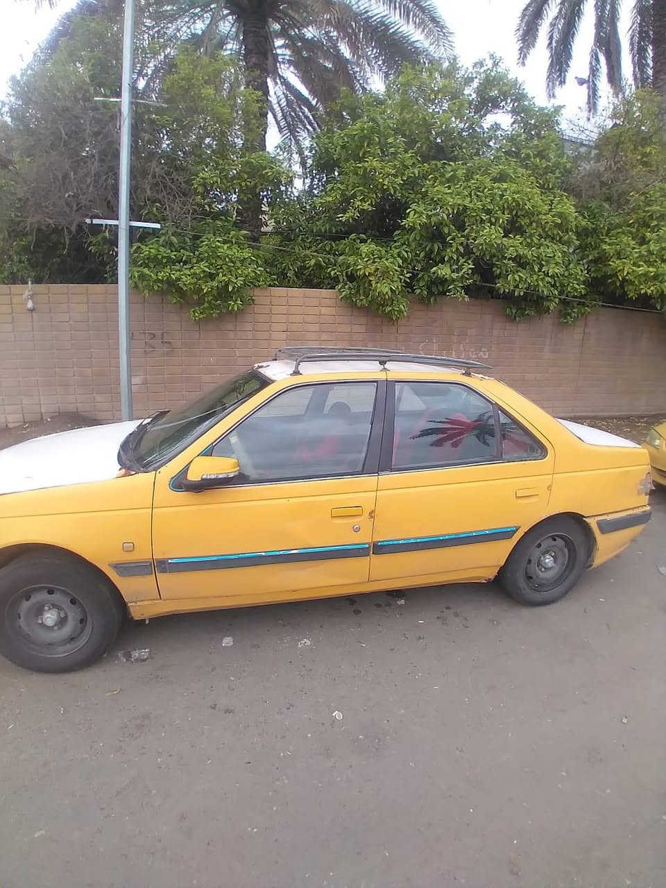 سلام عليكم بيجو باص موديل 2010سياره جاهزه مكينه قبل شهر شديته تخم تاير باتري جديد سياره خير من اله مابيه نقص رقم بغداد سنويه عضم عاج 2028 بس ما اندل راعيه للبيع او امراوس السعر 15 وبيه مجال الرقم***********مكان بغداد
