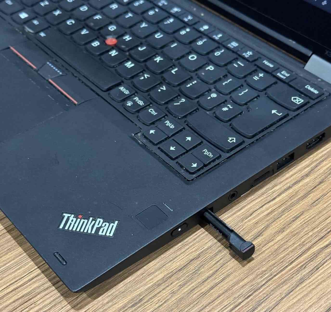 لابتوب Lenovo yoga x390 لمس قلاب 
المعالج core i5 الجيل الثامن
رام 8 كيكا DDR4
الهارد 256 كيكا SSD
كرت الشاشه Intel Uhd 630 حجم 4 كيكا
الشاشه حجم 13.5 انج ضد التوهج دقة fhd 1920x1080 نوع ips لمس قلاب 360 درجة مع القلم الاصلي للجهاز 
باتري ليثيوم 6 خلايا  شحن سريع 65 واط والباطرية ممتازة وشاحن تايب سي 
كامره دقة hd تحتوي قفل فتح وغلق الكامرة 
بصمة اصبع نضام حماية 
 منفذ تايب سي و رام  وhdmi وباقي المنافذ   الحاسبه كلش نضيفه وحلوه
السعر 350 الف النجف, العراق


**إذا كنت صاحب هذا الإعلان وتريد حذفه لأي سبب، رجاءا أرسل رسالة إلى الدعم الفني**