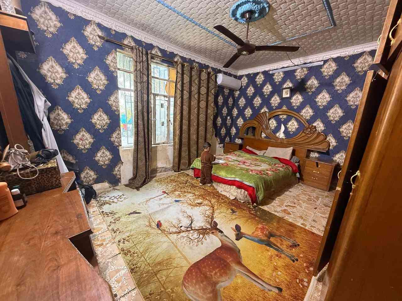 #بيت_للبيع  بغداد  بوب لشام
 قرية أبوعليان المساحة ٦٥٠ متر سند ١١٧  
طابقين الطابق الأرضي
 استقبال - مطبخ -غرفتين نوم صحيات - مساحة درج - طرمة أمامية حديقة طرمة خلفية وحديقة 
الطابق الثاني غرفتين نوم بلكونة سطحين البيت خير من الله 
السعر 135 مليون 
للاستفسار أكثر يرجى التواصل مع صاحب البيت 
حيدر ابو كرار *********** واتساب
