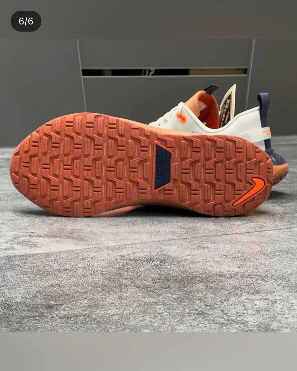 براند Nike نايكي الامريكية🇺🇸
160 $💸اورجينال حذاء جري🏃

حذاء Nike ReactX Infinity Run 4 GORE-TEX، وهو مصمم خصيصاً للجري والأنشطة الخارجية، خاصة في الأجواء الماطرة.

إليك أهم مواصفاته ومميزاته:

تقنية GORE-TEX: يتميز بطبقة مقاومة للماء بالكامل للحفاظ على جفاف قدميك، مع الحفاظ على التهوية الجيدة.

فوم ReactX: يوفر استجابة وراحة أكبر، حيث يمنح طاقة أعلى بنسبة 13% مقارنة بفوم React التقليدي.

تصميم مريح: يتمتع بقاعدة عريضة وكعب ثابت ليوفر تجربة جري سلسة ومستقرة، مما يجعله مثالياً للمسافات الطويلة.
 #حذاء_أنيق #حذاء_رجالي #حذاء_رياضي #حذاء_أصلي #حذاء


**إذا كنت صاحب هذا الإعلان وتريد حذفه لأي سبب، رجاءا أرسل رسالة إلى الدعم الفني**