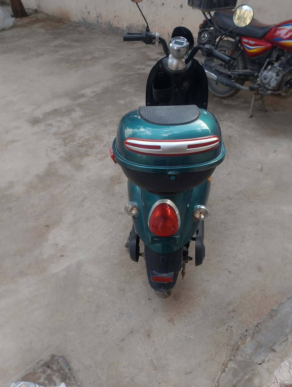 السلام عليكم
اليوم جبتلكم دراجه أخو البلاش حار ومكسب ورخيص وماعتقد اكو هيج نضافه وبهذا السعر اريدك ترتاح شحن يعني بس تشحنها وشغل واطلع لابانزين ولا تعال دك رقم ولا شيء ولادوخت الرأس شحن شحن الدراجه نضيفه كلش أخو الجديد بطاريات جدد يعني انساهاوبيش 550وبيها مجال اتصل وتدلل***********
