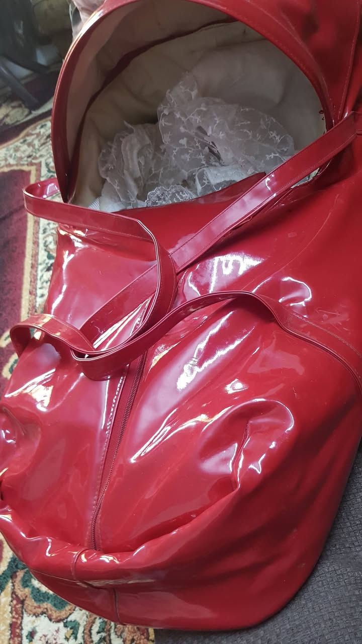 طبلات عدد ٤ سعر ٢٠
جنطه سرير طفل جلد روغان السعر ٣٠
@الجميع 
***********
