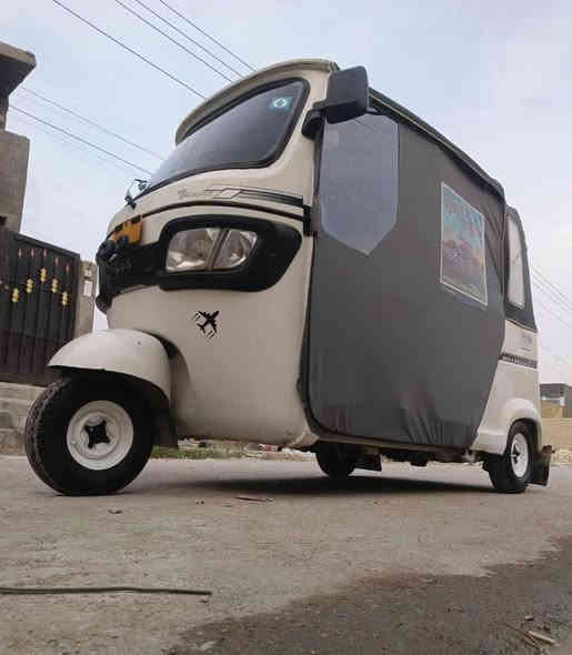 تي في اس 21رقم وسنويه انكليزي تكتك خير من الله مكينه 21بلاديه مامفتوح اي شي بيها كفاله اي ضربه مابيها فقط الدوس معمرات سعر 7100وبيها مجال  بسيط ***********
