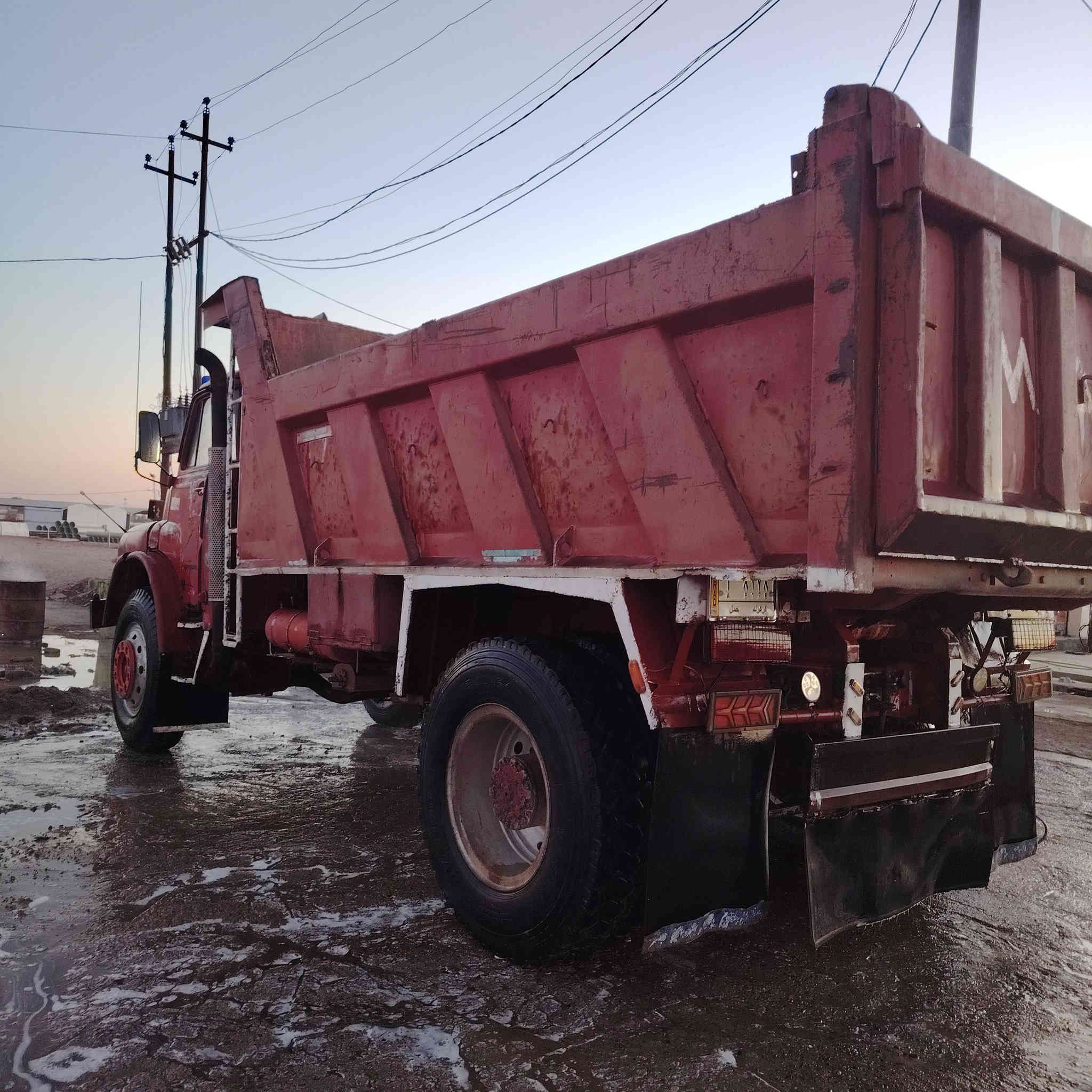 السلام عليكم مان للبيع ١٩٨١ محرك شرط كير شرط اكسل نص جيف خفيف كهربايات كله شغال باتريات جديد تخم تايرات جديد بس شاصي بيكسر مضروب باج يم قاعده اسبير السعر ١٢٥ وبي مجال مكان قضاء الحويجه ***********
