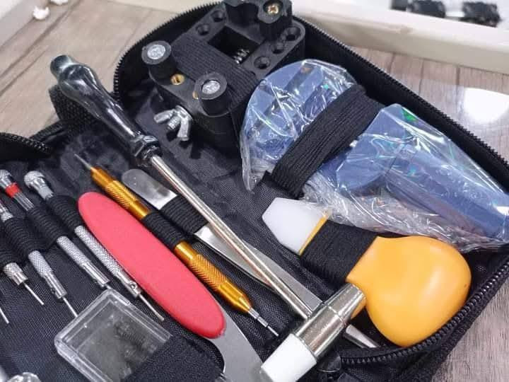 ادوات متكامل من عدة تصليح ساعات 19 قطعة كما موضحة في صور جودة جيد جدا 
سعر: 15 الف


**إذا كنت صاحب هذا الإعلان وتريد حذفه لأي سبب، رجاءا أرسل رسالة إلى الدعم الفني**