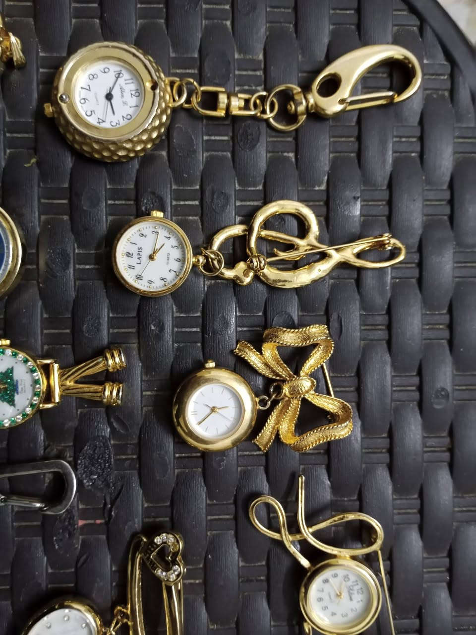 ساعات بروش ومداليات للبيع طلاء ثابت
العنوان بغداد للتواصل ***********
واتساب ***********
