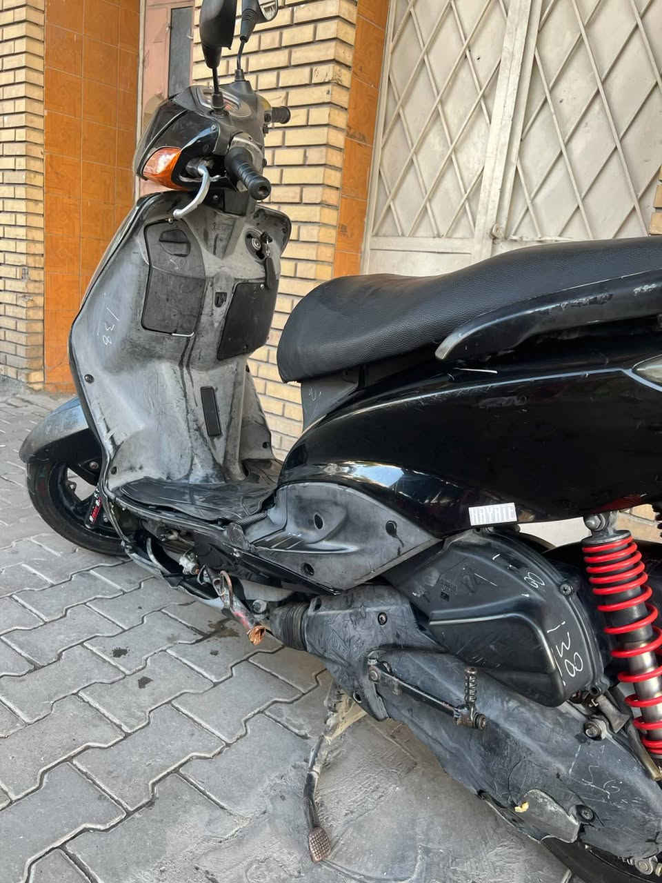 دراجة سكنس نثية ١١٠ ياباني الاصلي دراجة جديدة نزلت من الرمبة شهر ونتركت الدراجة محرك برغي ممفتوح بيهة نكره سلف السعر ٥٥٠ العنوان بغداد الاعظمية المقبرة الملكية
*********** هذا رقم رصيد فقط 
*********** هذا رقم واتس اب فقط
