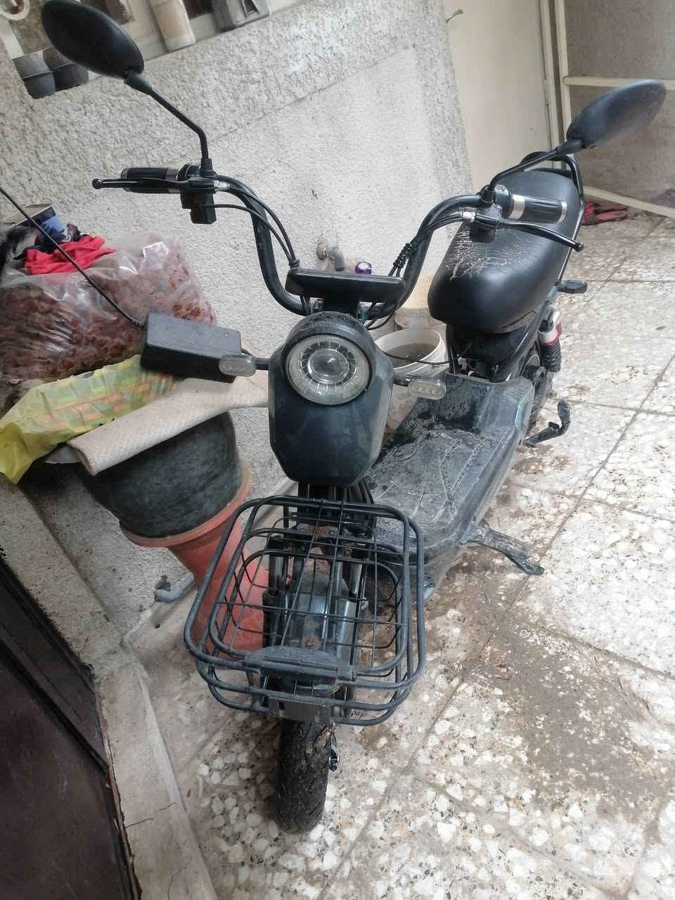 سلام عليكم عندي دراجه شحن للبيع السعر 175 الف للستفسار اتصل ***********
