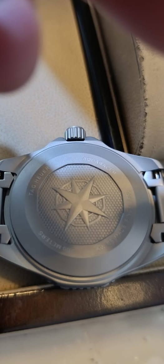 قطعة نادرة....
تاك هير اوتوماتيك  سويسري اكواتيرا   براند قطرها  ٣٨  ونصف   معدن تيتانيوم  ضد الماء   مع ملحقاتها والعلبة الأصلية والضمان الدولي   السعر   ٣٧٥   الف  مع التوصيل التواصل واتساب *********** او. مراسله سفحه
