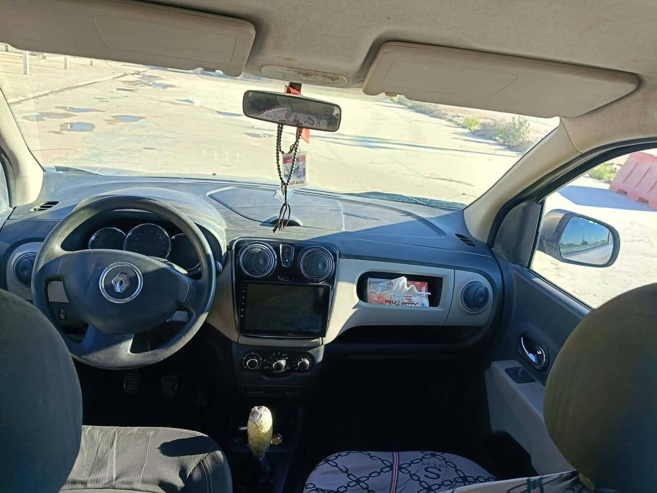 رينو لودجي سبعه راكب رقم انكليزي ذي قار موديل 2014مكينه بلاد 1600كير عادي بلاد مكفوله من الصبغ بيه بقبق الجنط شويه عله البارد ***********و***********السعر65
