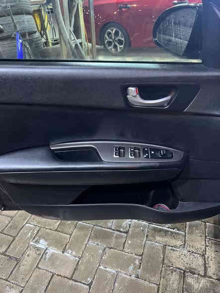 السلام عليكم اوبتيما ٢٠١٩ وارد امريكي ٢٤٠٠ GDI ضربتها فقط جاملغ بصف السائق ومصلح نفسه بدون دواخل مكفوله ايرباك ومحرك وكير مواصفات شاشه رادار نقطة عمياء تحديد مسار  السعر ١٤٠ وبيها مجال بسيط السياره وكاله عامه بسمنه ***********
