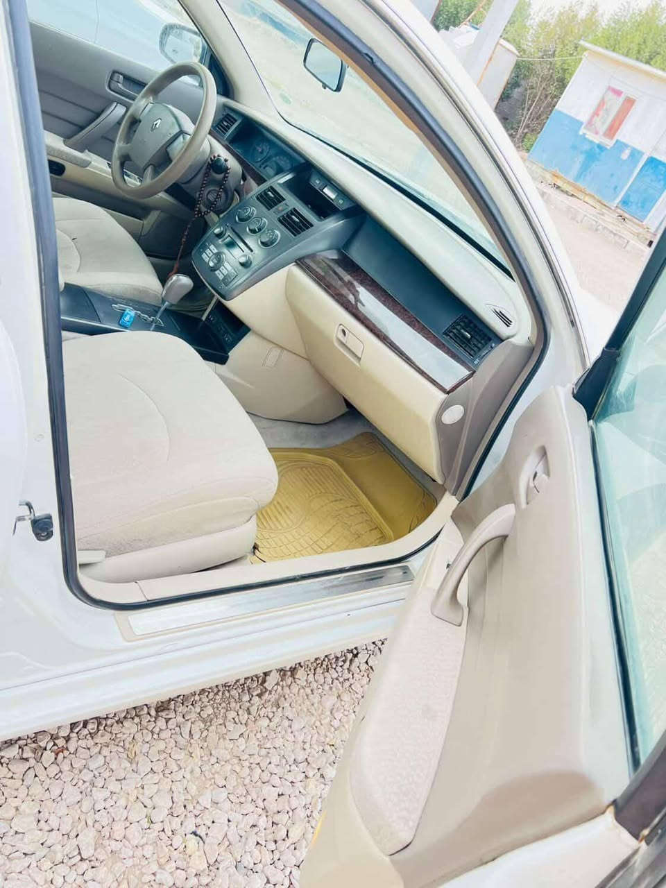 السلام عليكم رينو سافران 2010 السياره جاهزه  من كلشي كير مكينه حداديه تبريد كله كفاله مكينه حجم 2000 السياره بيه 4 قطع صبغ سبب شخوط بدون حادث كفاله رقم بابل تحويل ثاني يوم السعر 83 وبيه مجال 
الاستفسار ***********
