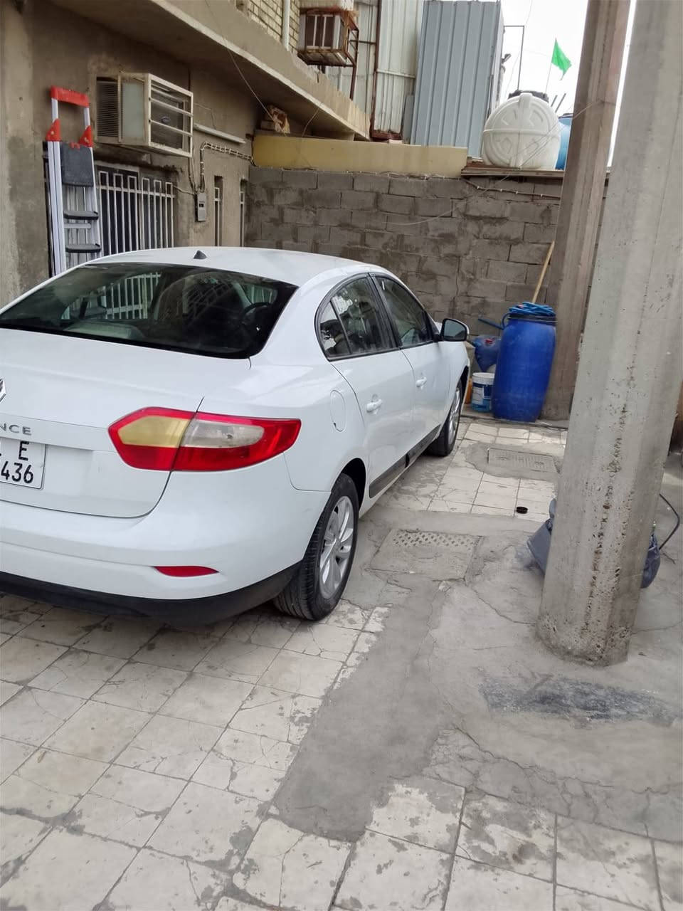 السلام عليكم للبيع رينو فلونس موديل ٢٠١٤  رقم وسنوية بسمي بصمة رقم بغداد انكليزي هزه جديدا مكينة وكير كامري 1800مرغوب تحوير درجة اولى شرط احلى من لابلادي تبريد شغال الكهربائات كله شغالة تخم تاير سيارة بلا ضربة صور سونار السعر 63ورقة لتواصل *********** كورك *********** مكان بغداد الدورة
