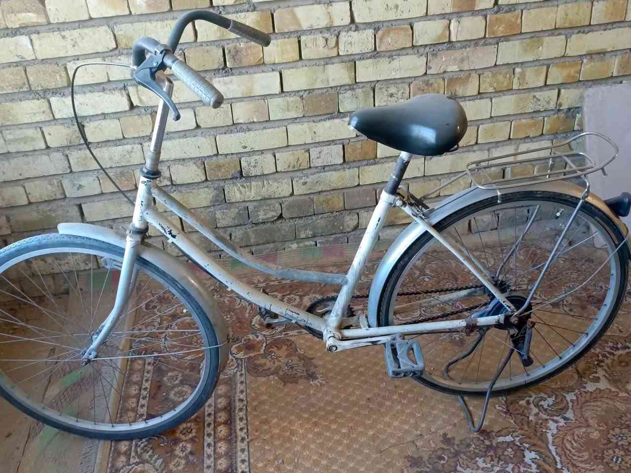 السلام عليكم بايسكل للبيع بناتي حجم 26  السعر 40 العنوان بغداد الشعله الرقم ***********
