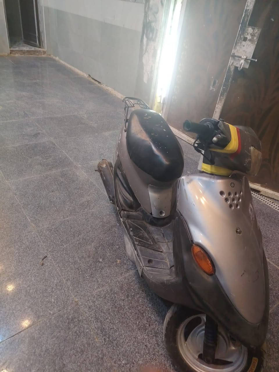 السلام عليكم عندي دراجه للبيع تسعه زروف دراجه مال هندر مسحوكه ما مفتوحه كهربائيات كله شغاله مكاني عماره حي جامعي رقم *********** اتصال شريحه أو واتساب أو خاص سعر 200 بيه مجال
