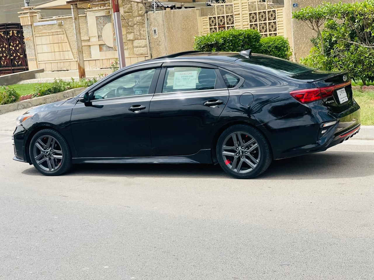 مكلف بالنشر رجاءاً اتصل على صاحبها 🛑
السلام عليكم 
كيا فورتي 2020 جي تي لاين وارد امريكي رقم بغداد بدلته دولي فول مواصفات للأخير محرك 2000 دوش السيارة جاهزة و جديدة ماشية 59 الف محرك كير صدر كله جديد حادثها سطحي بين البابين موضح بالصور مصلحات نفسهن و مصبوغات بدون تبديل 
السعر : 140 ورقة و بيها مجال بسيط
للأستفسار : ***********
