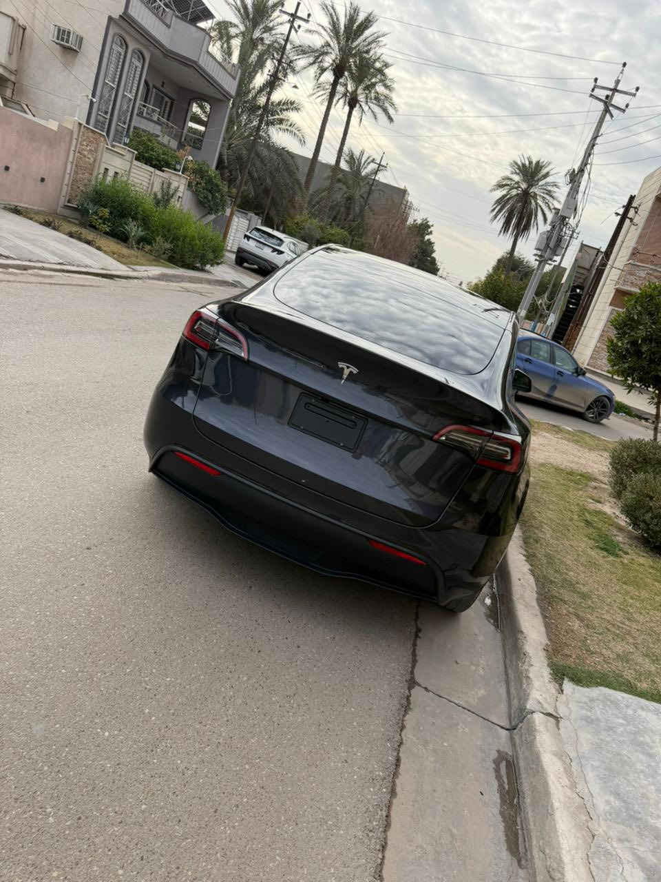 تسلا مودل Y- 2024 اونلاين
Long range  البطارية الكبيرة
لونك رينج تك ماطور مدى اكبر

ماشيه 23 الف مايل
مشي امريكا السياره دخول جديد

حادث جاملغ وبنيد جهة السايق صبغ وشويه من الباب تفاصيل راسلني ادزلك

تصليح درجة اولى تجي وتشوف بعينك
تترقم بغداد فحص حالياً
السيارة جاهزة بدون نقص

سعر 20,300$ وبيها مجال حك الجيه

📍مكاني بغداد حي الجامعة 
واتساب ***********
