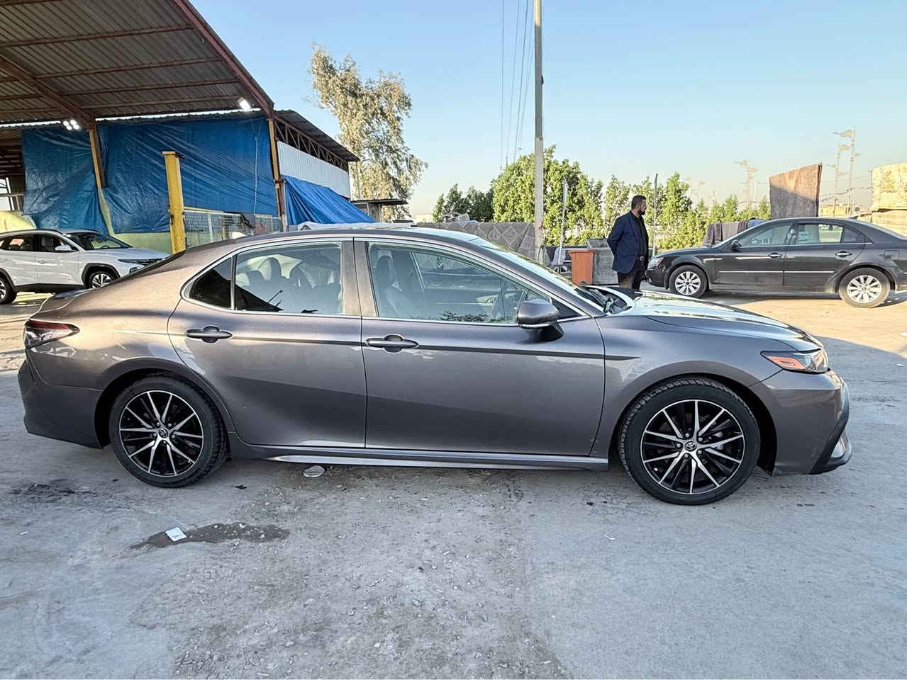 السلام عليكم 
تيوتا كامري 2022 se رقم اربيل الجديد بيع أو مراوس بكورلا هايبرد تريد تحويل او وكاله  حادثها كما موضح بالصور السياره ماشيه 37 الف والسياره صبغ الحوض فقط +الجاملغات الخلفيه بارد + الجنطه تبديل نفس اللون مواصفات السياره كشن السايق كهرباء شاشه كار بلي كشنات جلد كامره كروز سرعه وباقي المواصفات ال se  المعروفه والسياره ميحتاج الها مصرف كامله مكمله  سعر السياره 185 وبيها مجال  مكان السياره الصويره /وبغداد للاستفسار 
*********** الصويرة, واسط
