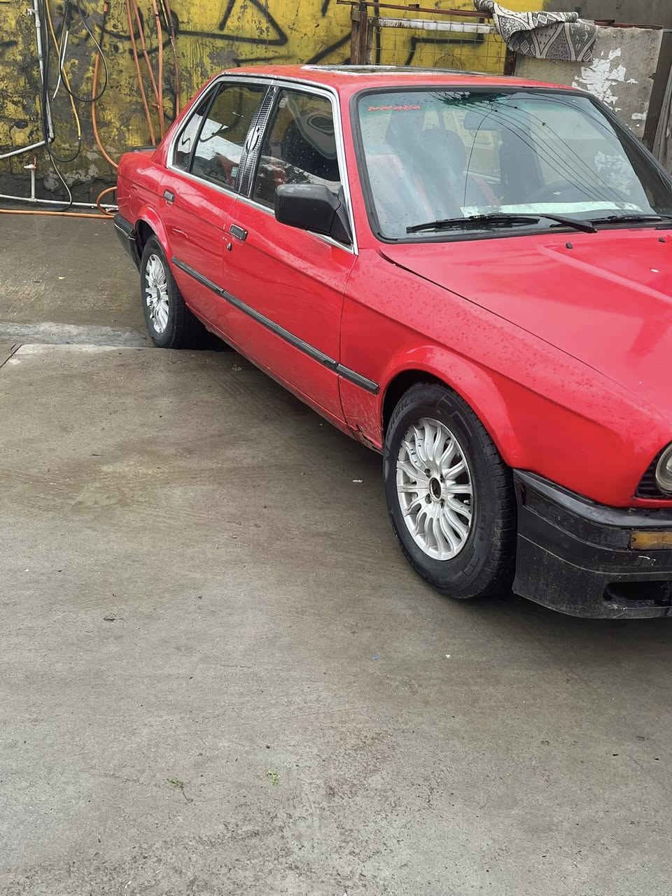 السلام عليكم بي ام  زعره مشروع وطني ل٢٠٢٨شرط تحويل والوكاله كهربائيات كامل شغاله كشنات جلد شاشه سمعات تدفئه كير محرك بشرط سعر ٢٥$عنوان كركوك ***********
