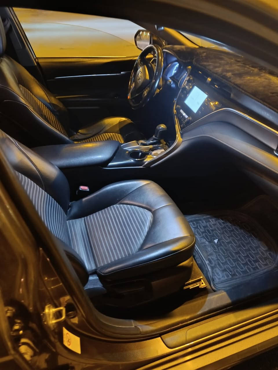 كامري 2018 أمريكي للبيع !
فول ماعده تنته 
بصمه كشانه كهربائيه وجلد رادارات 
صدر امامي خلفي تخم تاير كله جديد ادامه كامله 
رقم بغداد باسمي تحويل ثاني يوم 
نصبتها كلش حلوه وأحله من الصور 
فئت الSE
صور الضرر موجود بل منشور سونار 

السعر 155 وبيه مجال 
للاستفسار ***********
***********
