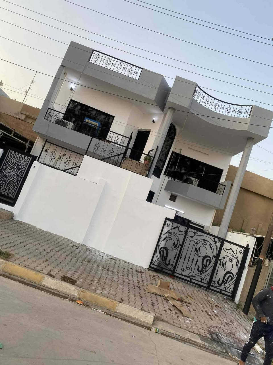 سلام عليكم اشتغل صبغ خارجي داخلي بسعر مناسب 100متر 110الف والغرفه الواحده 30الف زائد ورق جدران فلين داخلي بسعر مناسب عنوان كركوك استفسار اتصل ***********
