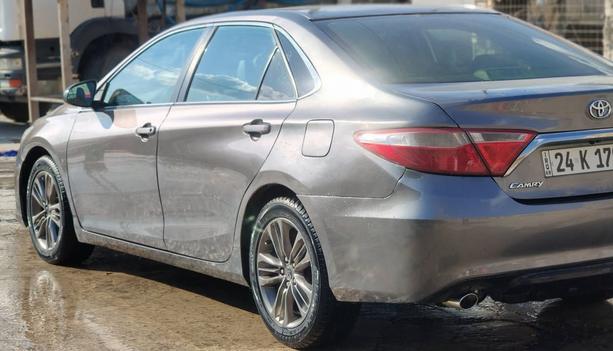 كامري2017، بيها ۳قطعة صبغ  بجم كبس ، بيها ظربة خفيف خلفي ، ايرباك كلها سليم ، رقم و سنوية جديد تحويل وكالة شرط ، سعر127ورقە ، ر.م***********
