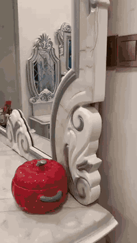 السلام عليكم عندي غرفه تفصال تركي شغل عراقي  نضيفه معنه كلامه. شخط مابيه ولا ضربيه ماصارلي. 6شهر من ماخذه  لا بيه ضربه ولا شخط كروت سياره عله ربع مرات  حته حله من صور  مكان غرفه بغداد ابو غريب  رقم ***********
