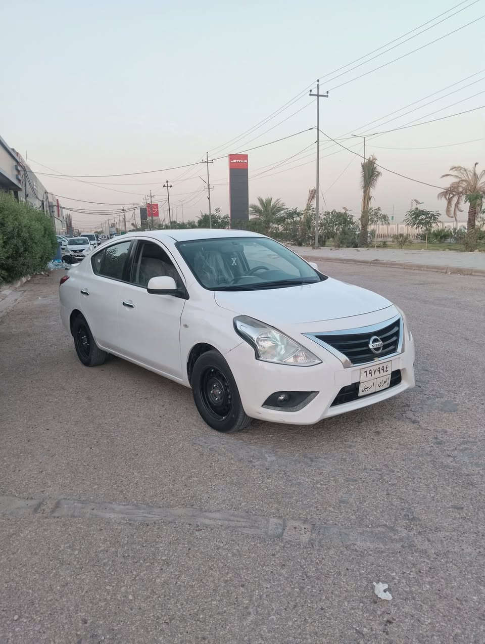 السلام عليكم نيسان سني هندي ام البليتة الزركة 
مديل 2022 
بيها بارد بباب السايق
وكرت بداير الجاملق الخلفي 
والباقي مكفول 
مكينة كير مكفولات تبريد ثلج 
وكالة وتحويل مضمونات 
مواصفات نيسان معروف 
سـعر 100 وبيها مجال 
مكان نجف 
رقم ***********
