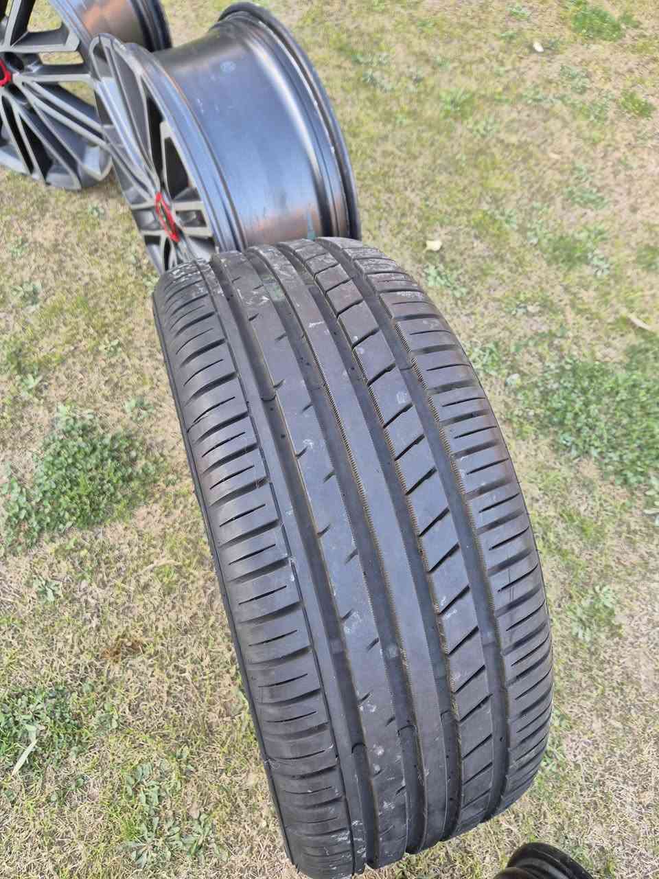 ويل كب فورتي جيتي لاين موديل ٢٣ امريكي اصلي للبيع
سعر ٣٥٠ قفل  بس واحد منهن بي تاير جديد للامانه بس تاير مشتري ٥٠ الف ابيعهن شلع تخم ويل وتاير واحد  واحد منهن بي تصليح كلش بسيط مكاني بغداد رقمي ***********
