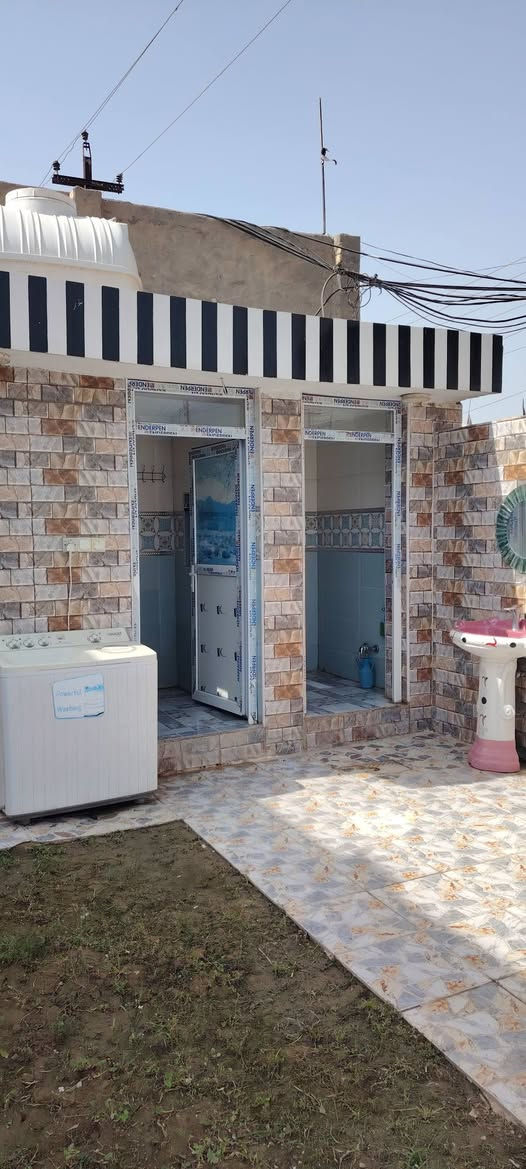 سلام عليكم
عدي بيت للبيع مساحته 200متر اصلاح  زراعي جدن جدن نضيف بناء بلوك كهربائيّ عرضاشارع 8متر سنة البناء بل21عنواني الحمزه الغربي حي العسكري شارع الوطاني مجاور حيدر ضلال ابو زينب المختار بسعر مناسب بيع مستعجل
اشراي يتصل***********
