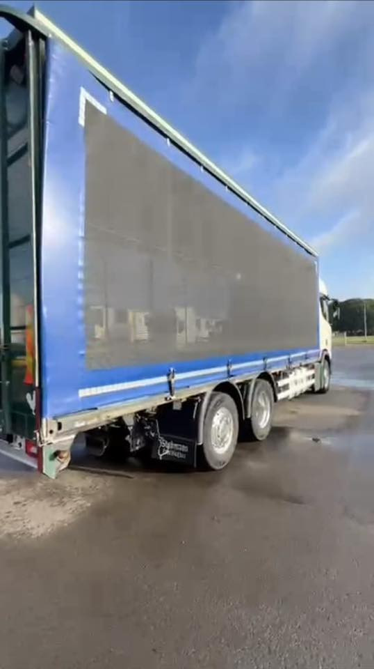 بدي الماني للبيع جادر مشبك سحب جوانب الطول 7.60 سم العرض2.50 - للأتصال:***********
