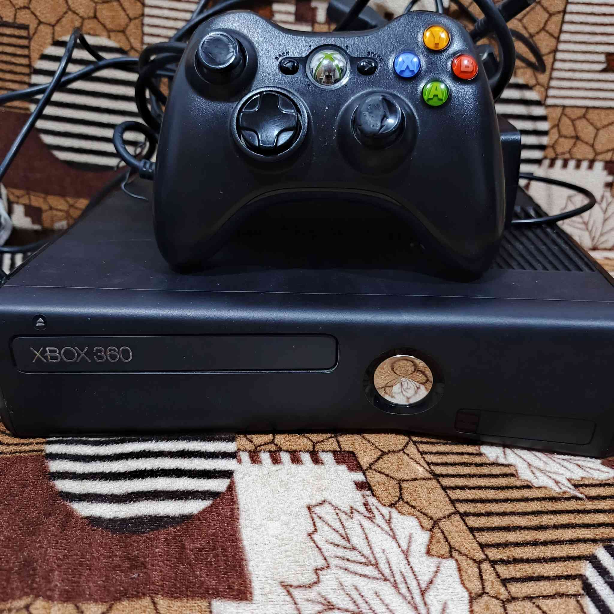 للبيع اكس بوكس ريزري يده ثنين و اي عيب مابي وايرات كامل ١٠٩العاب قوي
السعر 95بي مجال قليل.... 
***********
