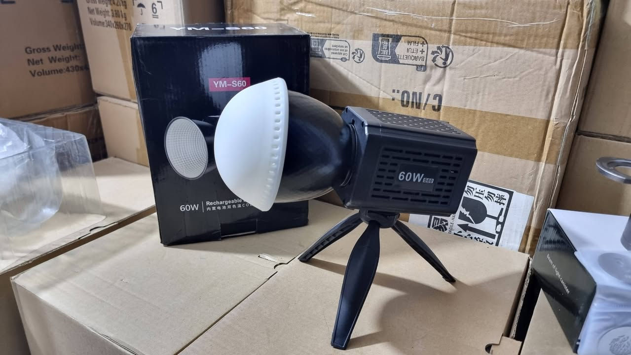 السعر 75 الف جديد 
اضاءة مستمرة 60 واط شحن يدوم 4 ساعات 
باي كلر شمسي ابيض ثلجي  تحكم كلفن تحكم بقوة الاضاءة


**إذا كنت صاحب هذا الإعلان وتريد حذفه لأي سبب، رجاءا أرسل رسالة إلى الدعم الفني**