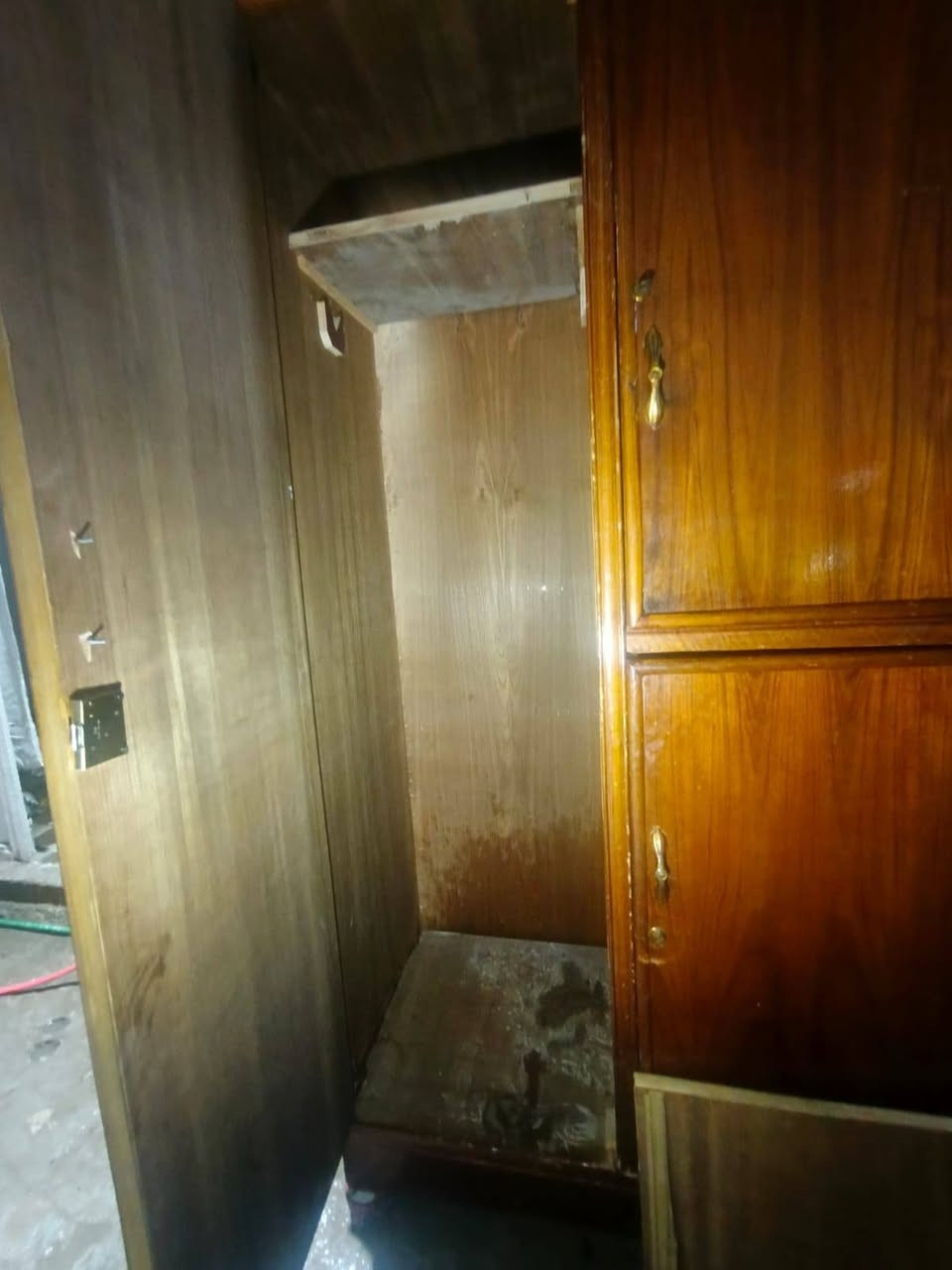 كنتوراللبيع تفصال بابين داخل وخارج صاج اللة شاهد مفصلة.ب٢٦٠ عارضة ب١٥٠ وبي مجال حك جية مكاني بغداد الحبيبية شارع سجة فرع مطعم سلام الاستفسار واتساب علرقم ***********أو خاص
