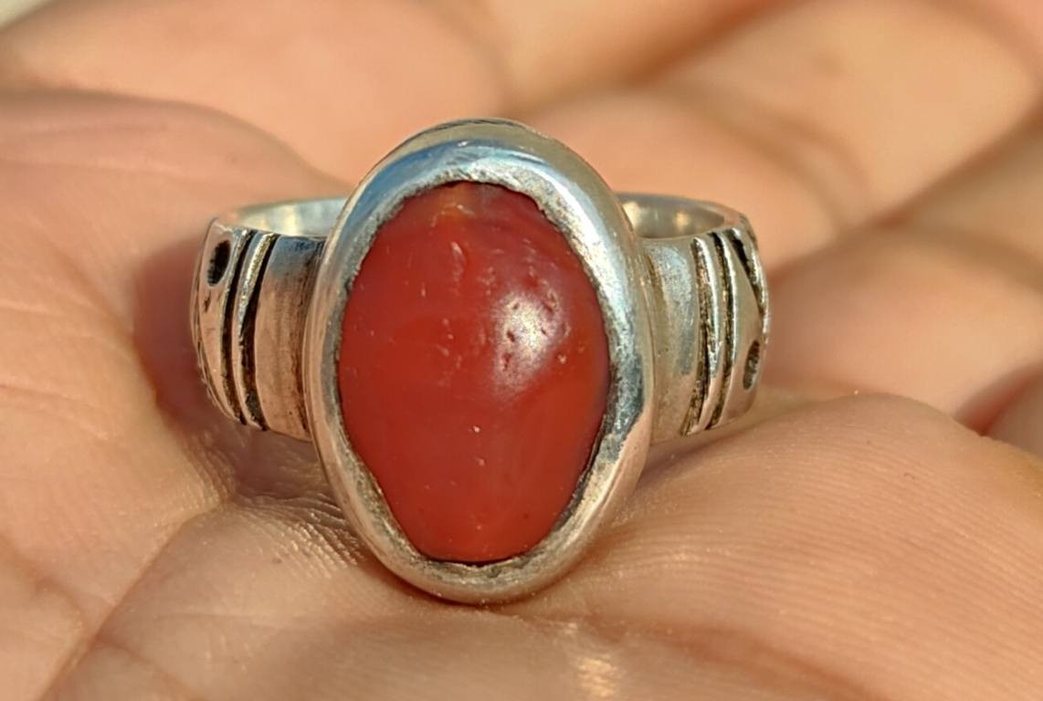 اليماني الاحمر  القديم الصحيح للبيع *********** وات ساب
