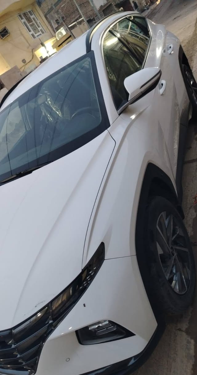 سلام عليكم 
للبيع سيارة هونداي توسان 
 موديل 23 ماشيه 40
خليجي سيارة نظيفة جدا جدا جدا 
السعر 215$
وبيه مجال للاستفسار الاتصال على الرقم التالي 
***********
مكاني الكوت تحويل ثاني يوم .
