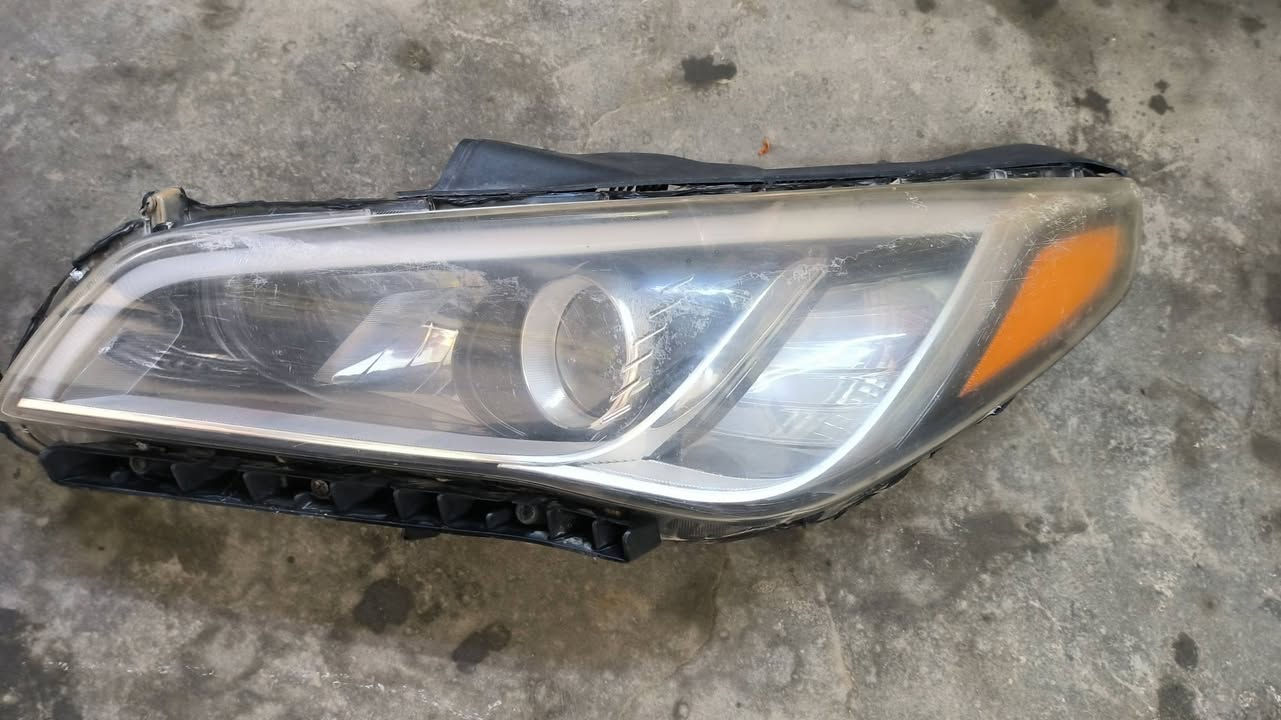 السلام عليكم
لايتات تخم سوناتا وارد امريكي أصلي مال تفصيخ موديل 15/16 السعر الزوج 150
+ تك لايت وارد خليجي صوب السائق السعر 75
العنوان النجف للتواصل ***********
