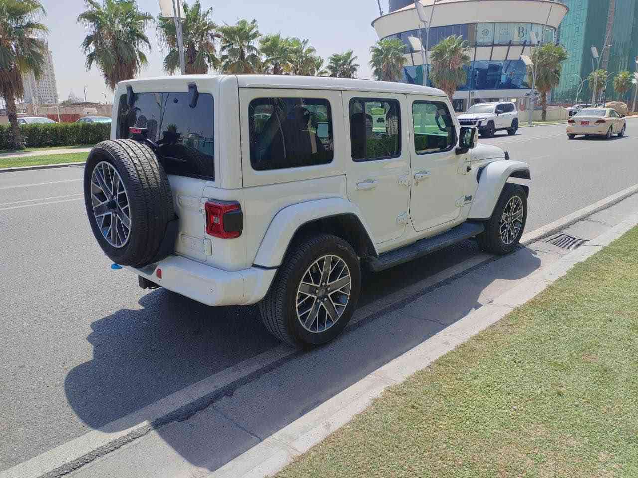 جيب رنگلر٢٠٢٣ سبى به فرى ٤٨٠٠ ميل رؤيشتيه به شه رت بنزين و هايبريد و شحن يه ك ده رگاى بشت سكنى گؤردا يه بيلادى بئ سبوو غ به قه ده ر ٣ بست بن دؤسه ى سبوغه مكينه گير شانسى كاره با يات ده بل أكسل باترى شحن به شه رت ده عامى لؤ ده عامى به شه رت فول مواسفات تاياو ويل بيلاديه وه ك سفر وا يه ٣٣٥$وه ره قه و محا مله *********** / واتسئاب و فا يبر أربيل, العراق
