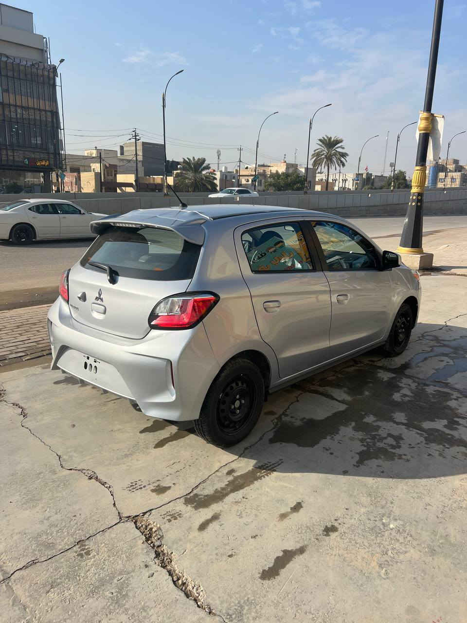 السلام عليكم 
مسيوبيشي ميراج موديل 2024
حادثها باب و جاملغ جهت السايق تبدلن اصلي  و حافت البنيد من جهت السايق نصبغت صور الحادث موجوده دخول جديد السياره زيرو ماشيه ٧ الاف رقم فحص باسمي
شاشه جبيره
تحكم ستيرن
سنتر لوك
شاشه قرائة اعطال

السعر ٨٥   
مكان السياره بالحله حي الزهراء
*********** حلة, بابل

