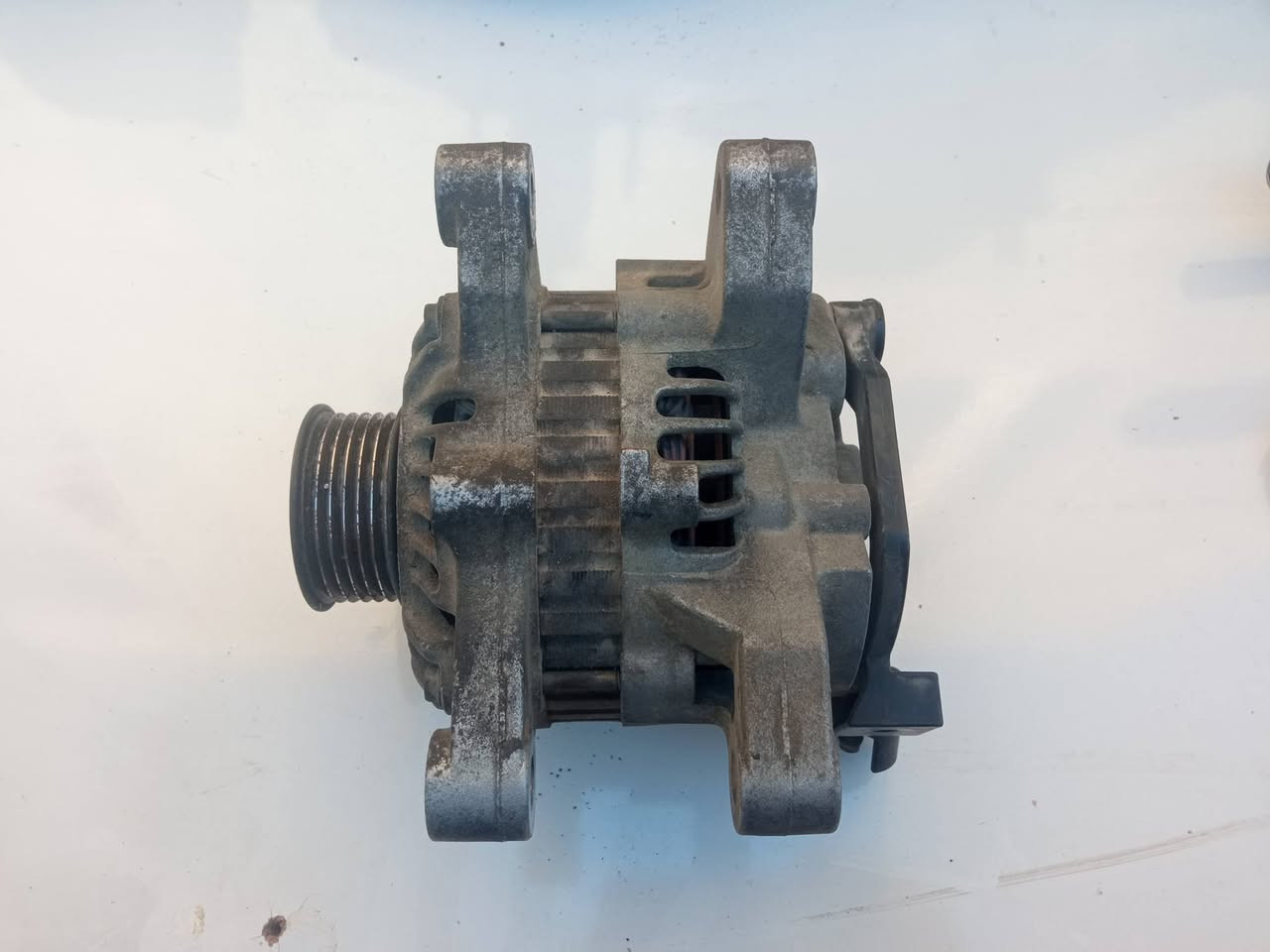 السلام عليكم ورحمه الله غراض بيجو 370  عنبار بريك وداينمو عدد 2جبيرة والزغيره قاعده فيت بم اصلي وتحكم اشيار اصلية بسعر مناسب جدا الكل نظافه 90%للتواصل ***********
