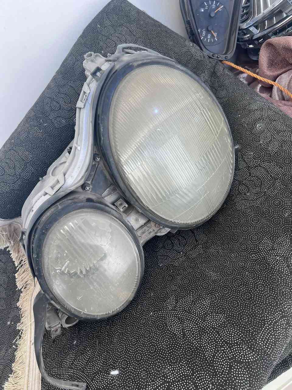 عندي عينة مال كيلو متر موديل ١٩٩٨ 

وباب كذلك الباب جديد ونضيف حيل

ولايتات يرادلهن تنضيف 

قيم واخذ بلي يرضي الله مكاني كربلاء وموجود توصيل كذلك 

***********
