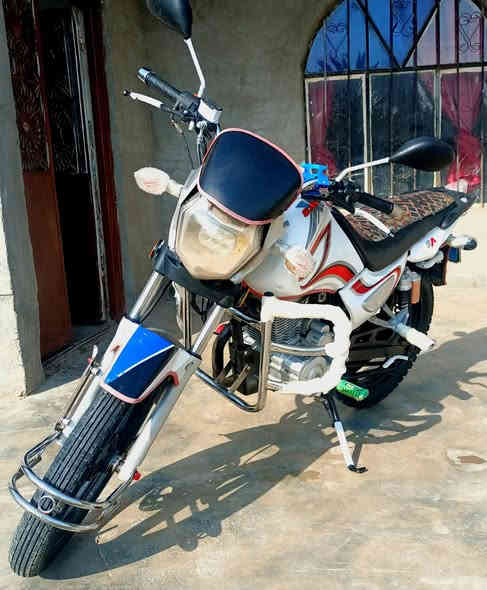 للبيع موديل 2020 محرك 150 بلادي السعر 950 رقم تلفوني ***********
