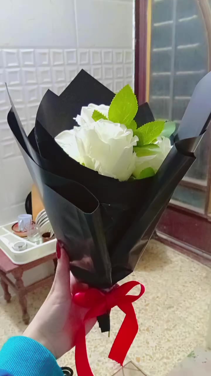 يتوفر لدينا باقات ورد مختلفة ومتنوعه تليق باذواقكم الرفيعة ❤️

✨ باقات ورد متنوعة من حلويات القند ✨
لأن الهدية الأجمل هي اللي تجمع بين الذوق والرقة 🌹💛
وفرنا لكم باقات ورد فخمة بتنسيقات متنوعة تناسب كل المناسبات:
🎁 تخرج – خطوبة – عيد ميلاد – زيارة – شكر – أو حتى “بدون سبب”!

💐 ورد طبيعي/صناعي بتنسيق أنيق
🍫 مع لمسة حلوة من حلويات القند الشهيرة
🎀 تغليف راقٍ يليق بذوقكم
🚚 توصيل سريع حسب الطلب


**إذا كنت صاحب هذا الإعلان وتريد حذفه لأي سبب، رجاءا أرسل رسالة إلى الدعم الفني**