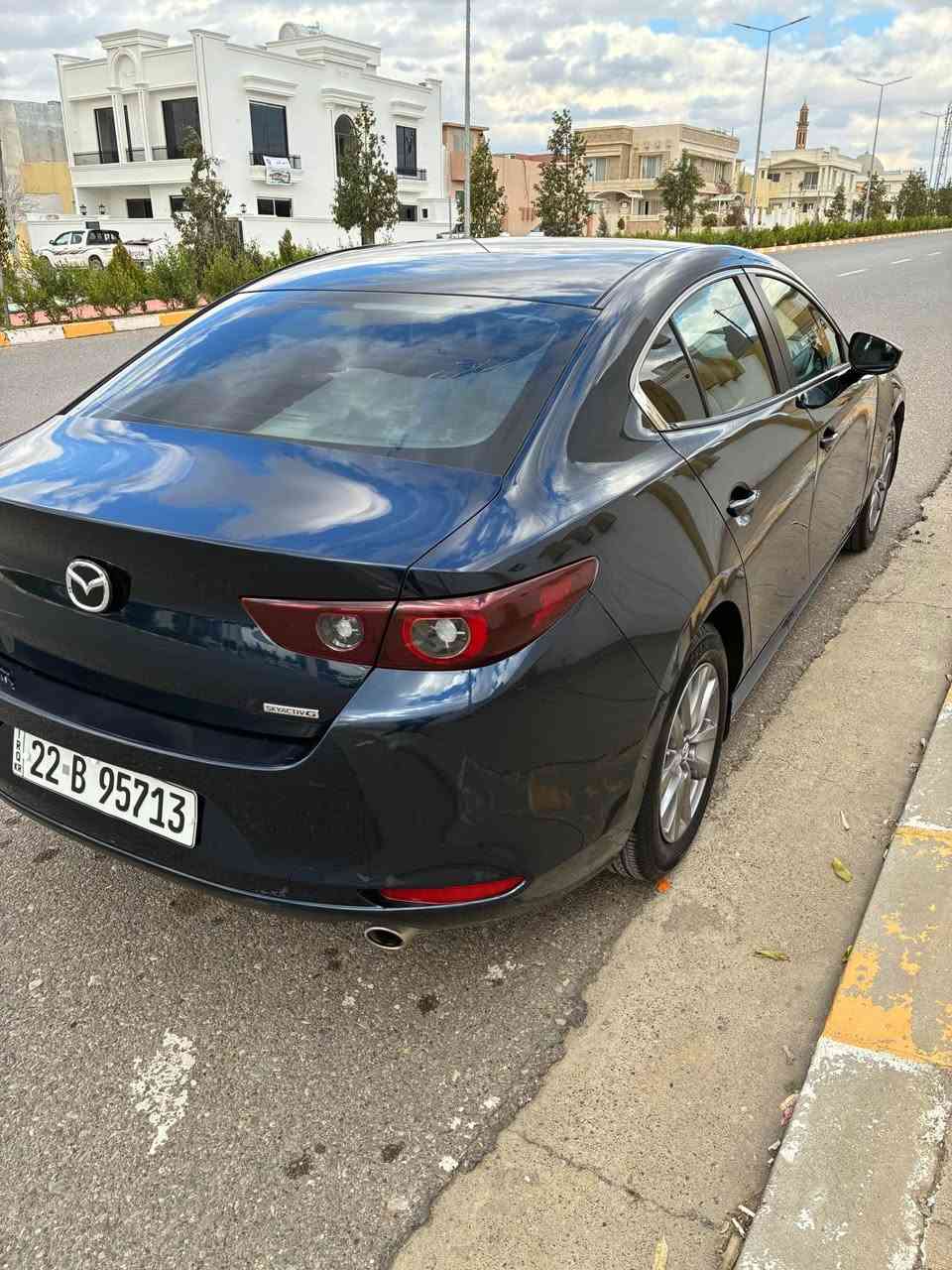 مازدا 3 موديل 2022 فول مواصفات
بيها بنيد وجاملغ السكن صبغ وطارف باب السكن
بصمه شاشه رادار كامرا كاربلي فتحه سقف هيتر كشنات داخل جلد 
تخم تاير جديد مابيها اي نقص السياره 
هزه جديد وسنويه جديد
مكاني اربيل *********** أربيل, العراق
