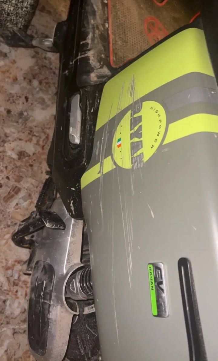 دراجه شحن الريان 6بطاريات دراجه خير منالله تمشي 50كيلو دراجه جديده مصار هواي من نزلت من معرض فقط هن الشخوط بيه السعر 725 وبيه مجال العنوان بغداد الشعب الرقم ***********
