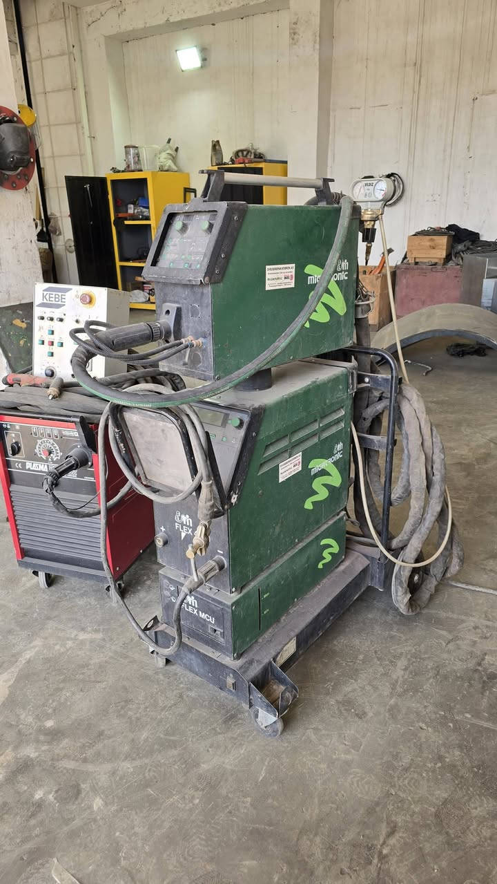 السلام عليكم اخوان للبيع ماكينه لحام سي اوتو تبريد مويه قوه المكينه 400 امبير ماكينه فول مواصفات 
سعر المكينه 25 ورقه وبيها مجال 
***********
العنوان كلار المنطقه الصناعيه
