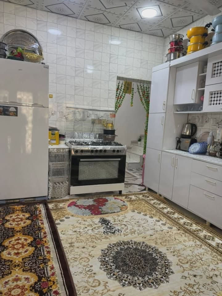 دار طابو. القادسيه. شارع ابو وليد. خلف التجاري. قرب مشويات المدينة ٢٠٠م واجهة ١٠م.طابق واحد. غرفتين نوم. هول. استقبال. مطبخ. صحيات. كراج. حديقة. نظيف جدا ومرتب السعر ١٥٠ ومجال للتواصل *********** وتساب و اتصال
