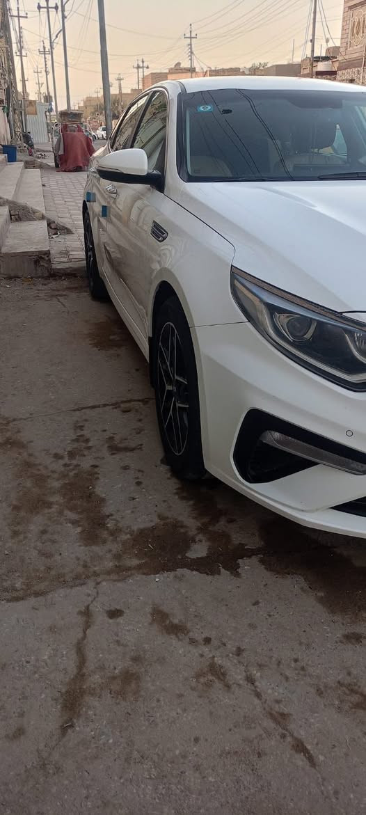 السلام عليكم 
كيا اوبتيما 19 خليجي محرك (2٫4)دوش (رقم واسط)بسمنه 
سياره جديده تخم تاير حداديه وضع الشركه مامتعوبه 
مكان السياره ناصريه مركز بيه بارد موضح بالسونار 
استفسار ***********
